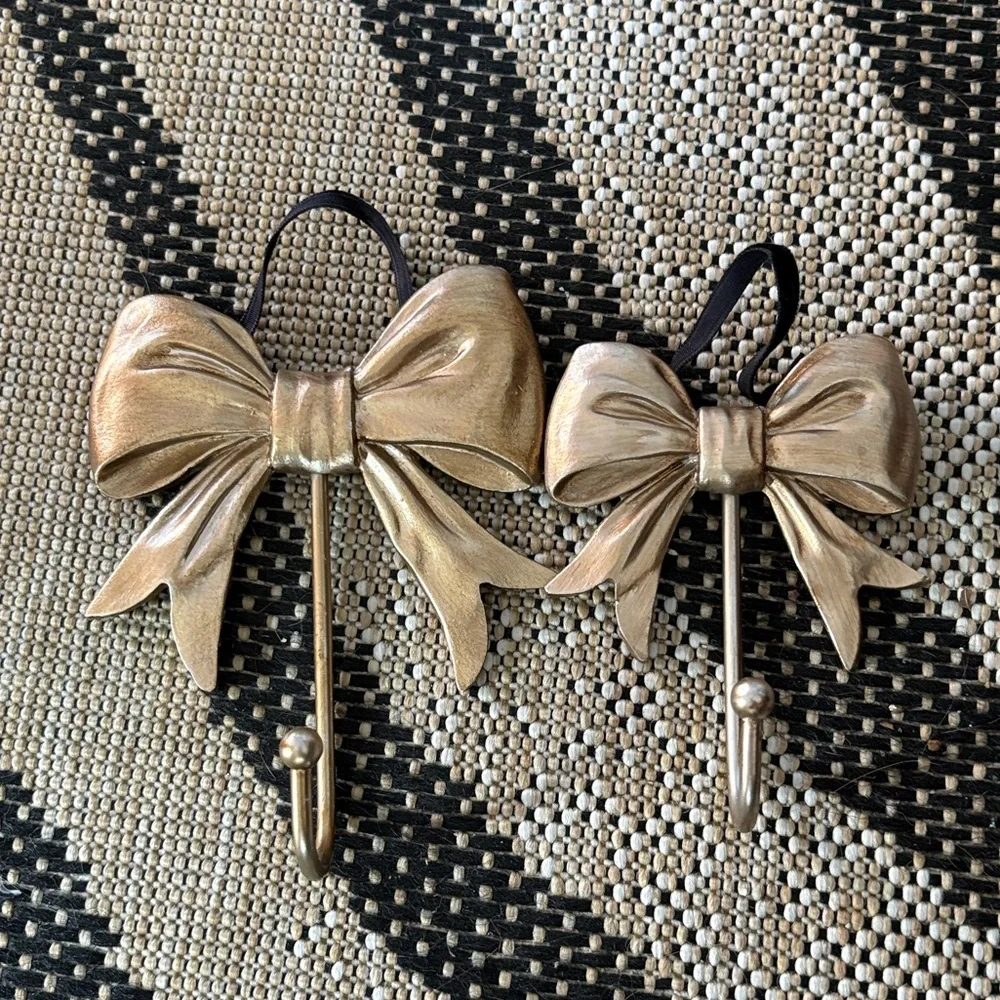 🆕Bundle Of 2 Gold Bow Wall Hooks, Large And Small